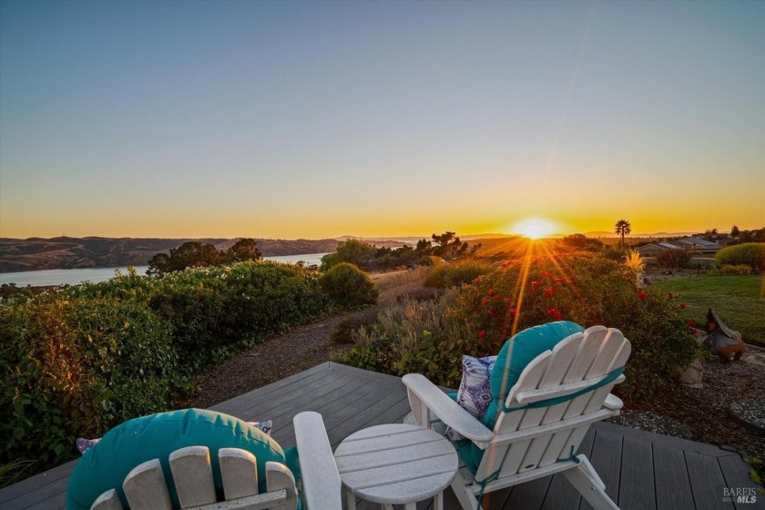 Expansive water view on 1/3 acre! Atop the hill on a little - Beach Home for sale in Benicia, California on Beachhouse.com