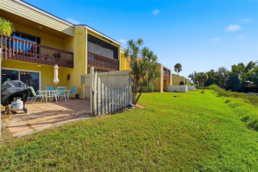 WELCOME to this charming FIRST FLOOR condo in the desirable - Beach Condo for sale in Sarasota, Florida on Beachhouse.com