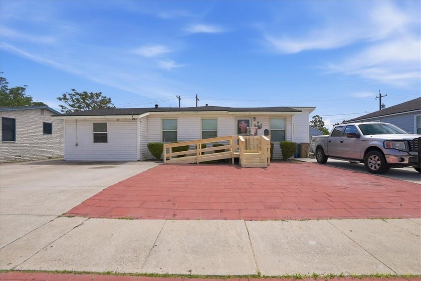 Welcome to 4030 Ramsey! A spacious and versatile 2-bedroom - Beach Home for sale in Corpus Christi, Texas on Beachhouse.com