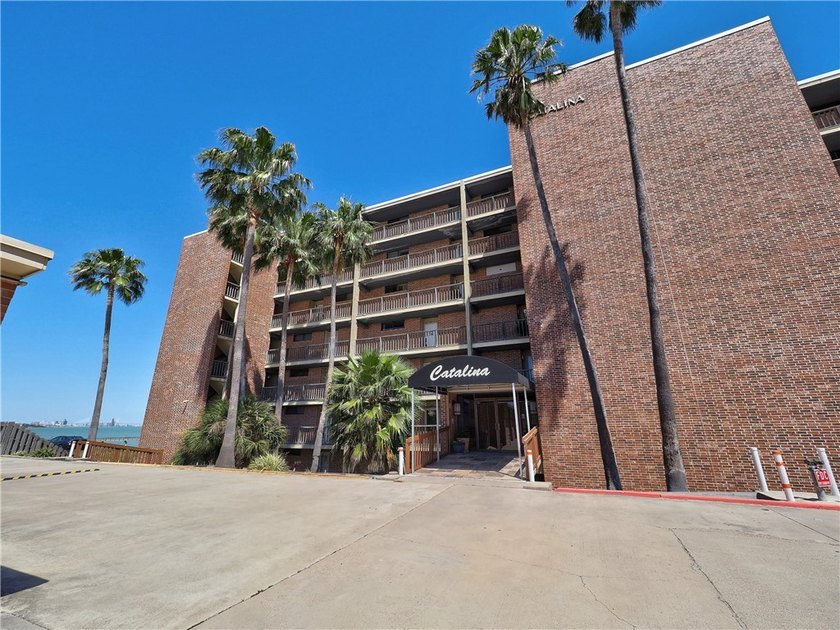 All this stunning view needs is your personal touch ! Located at - Beach Condo for sale in Corpus Christi, Texas on Beachhouse.com