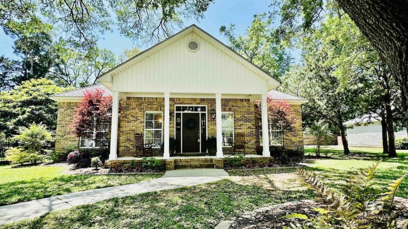 LOCATION!  LOCATION!  LOCATION! * PRICE IMPROVEMENT * Charming - Beach Home for sale in Daphne, Alabama on Beachhouse.com