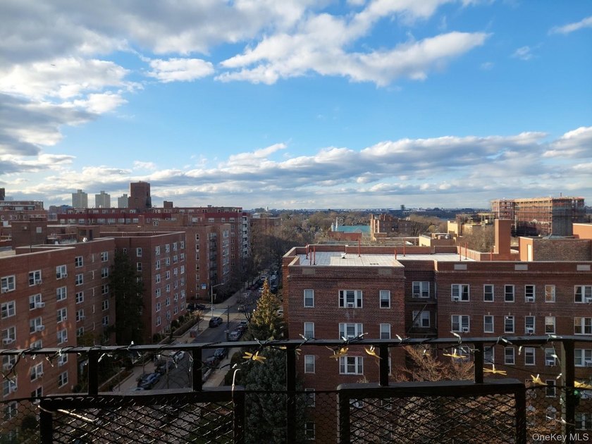 Just in time for spring! This Amazing Junior 4 corner unit has - Beach Home for sale in Forest Hills, New York on Beachhouse.com