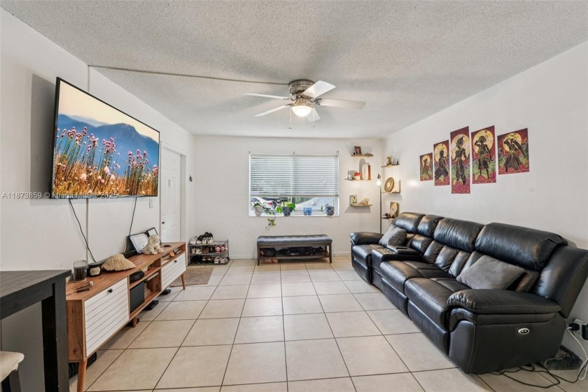 Spacious first-floor 1BD/1BA condo with a versatile den--perfect - Beach Condo for sale in Hollywood, Florida on Beachhouse.com