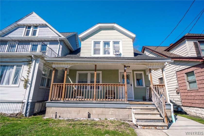 Beautiful South Buffalo home that offers 3 bedroom 1 bath. There - Beach Home for sale in Buffalo, New York on Beachhouse.com
