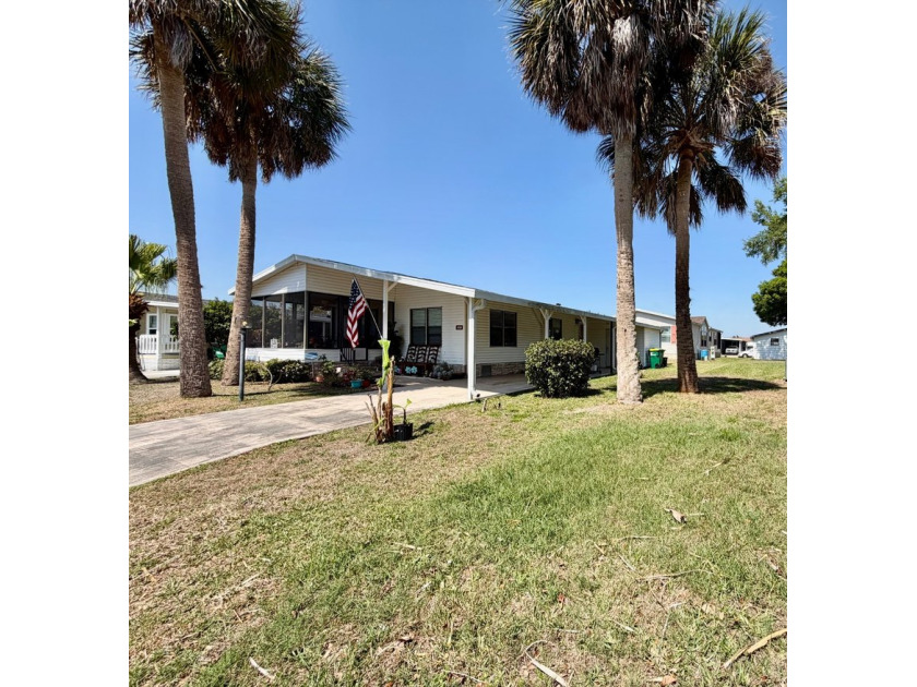 LOCATION, LOCATION, LOCATION!  BEAUTIFUL 2 BEDROOM, 2 BATH HOME - Beach Home for sale in Melbourne, Florida on Beachhouse.com