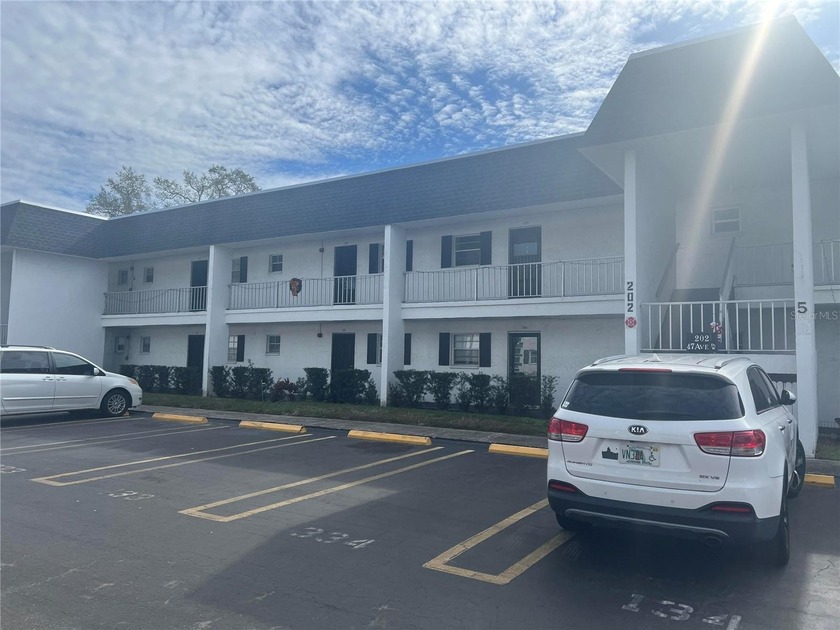 Under contract-accepting backup offers. Welcome to your new home - Beach Condo for sale in Bradenton, Florida on Beachhouse.com