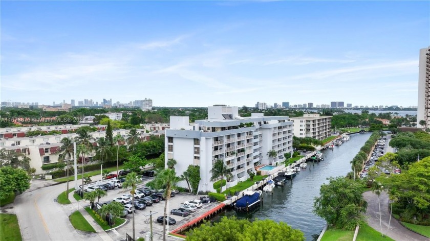 Waterfront one-bedroom, two full bathroom unit in a boutique - Beach Condo for sale in Miami, Florida on Beachhouse.com