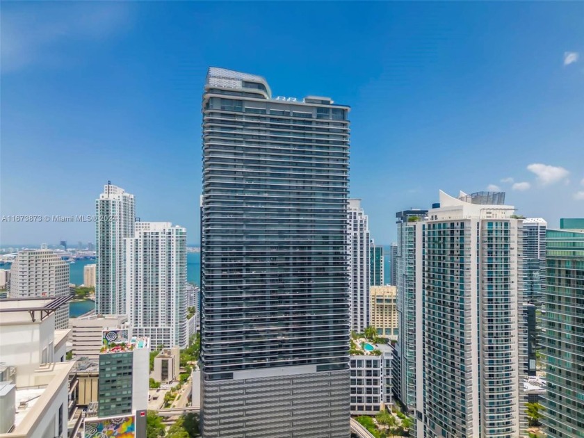 Great Bay & City  views from this 2/2.5 PENTHOUSE, impeccable - Beach Condo for sale in Miami, Florida on Beachhouse.com