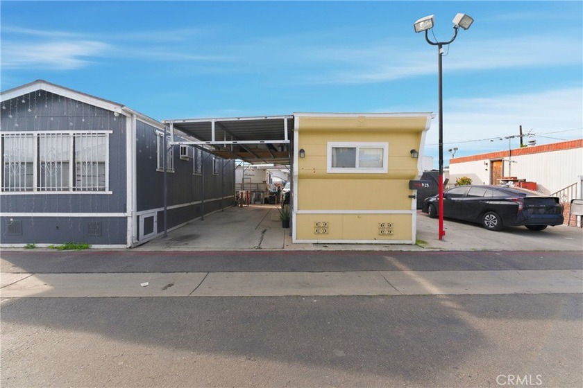 Welcome to this charming 1-bedroom, 1-bath mobile home featuring - Beach Home for sale in Long Beach, California on Beachhouse.com