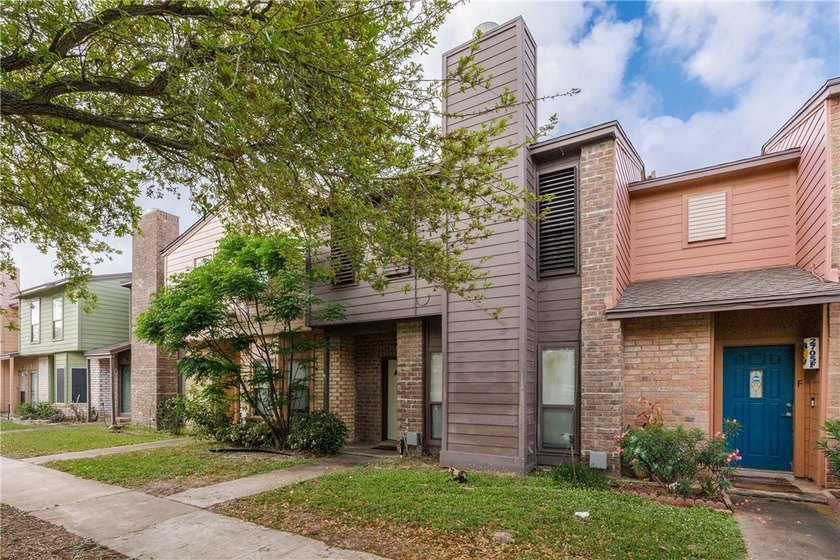 Saint Joseph Townhome offering a spacious layout placed - Beach Townhome/Townhouse for sale in Corpus Christi, Texas on Beachhouse.com