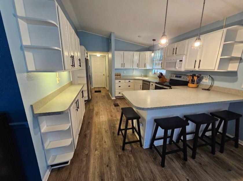 PRICE TO GO QUICK! This lake-view home is a must-see and is - Beach Home for sale in St. Petersburg, Florida on Beachhouse.com