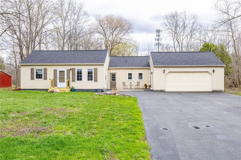 Discover the perfect balance of comfortable living and serious - Beach Home for sale in Hilton, New York on Beachhouse.com