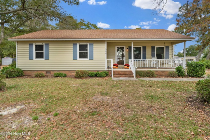 Discover the relaxed charm of Oak Island in this delightful - Beach Home for sale in Oak Island, North Carolina on Beachhouse.com