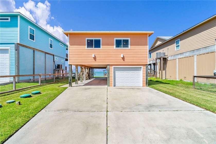 Welcome to your coastal Texas dream home where the good times - Beach Home for sale in Rockport, Texas on Beachhouse.com