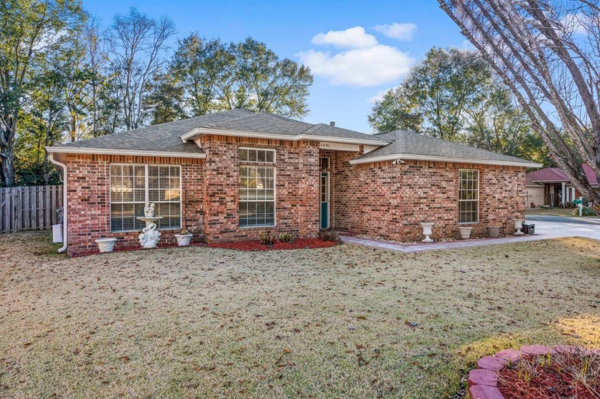 VA assumable loan with a 2.875 % interest rate!  Welcome to this - Beach Home for sale in Niceville, Florida on Beachhouse.com