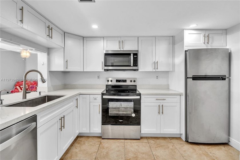 Spacious 3 bedroom, 2 bath first floor condo offering 1,070 sq - Beach Condo for sale in Miramar, Florida on Beachhouse.com