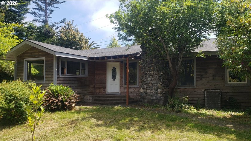 Roll up your sleeves and lets get going with this great secluded - Beach Home for sale in Gold Beach, Oregon on Beachhouse.com