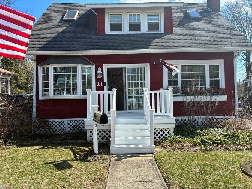 Beautiful lakefront property on private side of Peterkin Lake - Beach Home for sale in Amityville, New York on Beachhouse.com