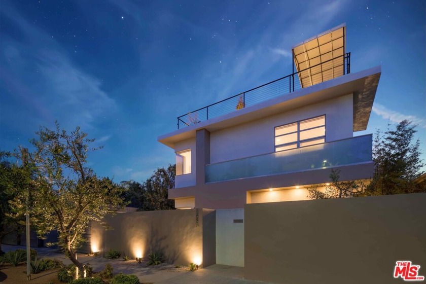 Architectural Digest in the heart of Venice, A Privately - Beach Home for sale in Venice, California on Beachhouse.com