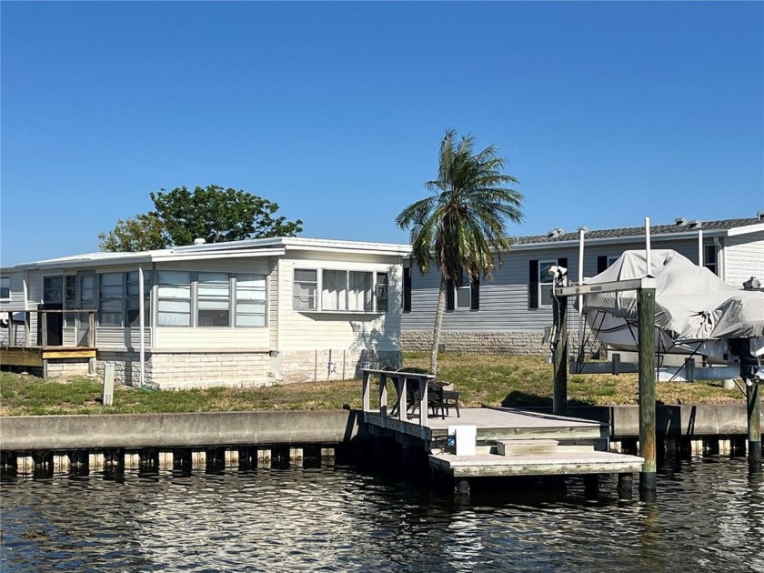Waterfront home with 2 bedrooms, 1 1/2 bath, and an enclosed - Beach Home for sale in St. Petersburg, Florida on Beachhouse.com