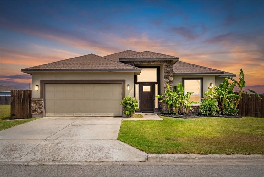 Beautiful single story home featuring 3 bedrooms and 2 bathrooms - Beach Home for sale in Corpus Christi, Texas on Beachhouse.com