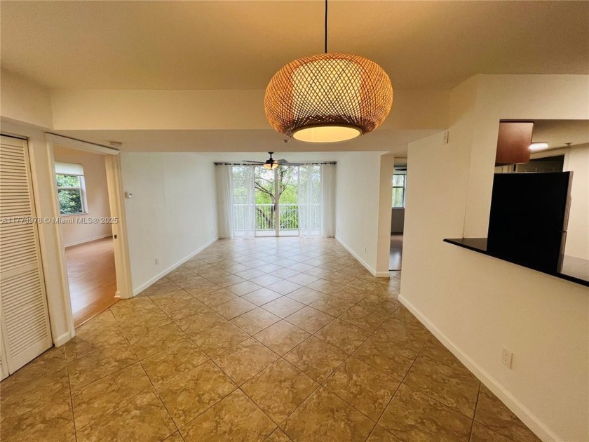 This beautiful corner 2/2 unit offers extreme privacy, with no - Beach Condo for sale in Dania, Florida on Beachhouse.com