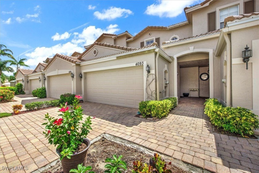 Lake view! New Roof! Move-in-ready! Two story Townhome offers - Beach Townhome/Townhouse for sale in Fort Myers, Florida on Beachhouse.com