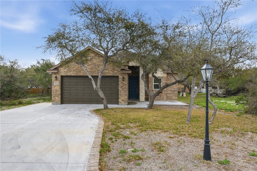 Seller is offering $10,000 towards Buyer's closing costs! Take a - Beach Home for sale in Aransas Pass, Texas on Beachhouse.com
