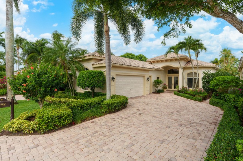 MOVE IN READY, 4 bed, 3 1/2 bath beautifully landscaped home - Beach Home for sale in Delray Beach, Florida on Beachhouse.com