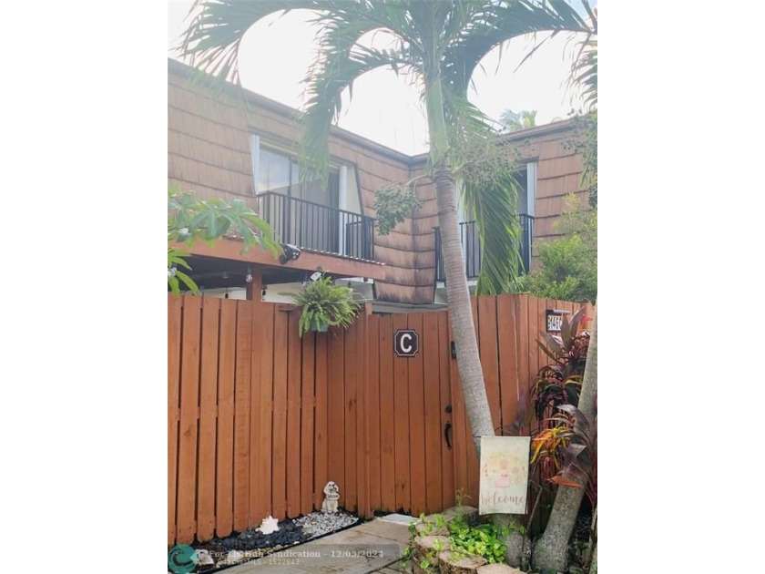 Nicely Updated! 3 Bedrooms 2 and one half Bathrooms Upstairs and - Beach Condo for sale in Davie, Florida on Beachhouse.com