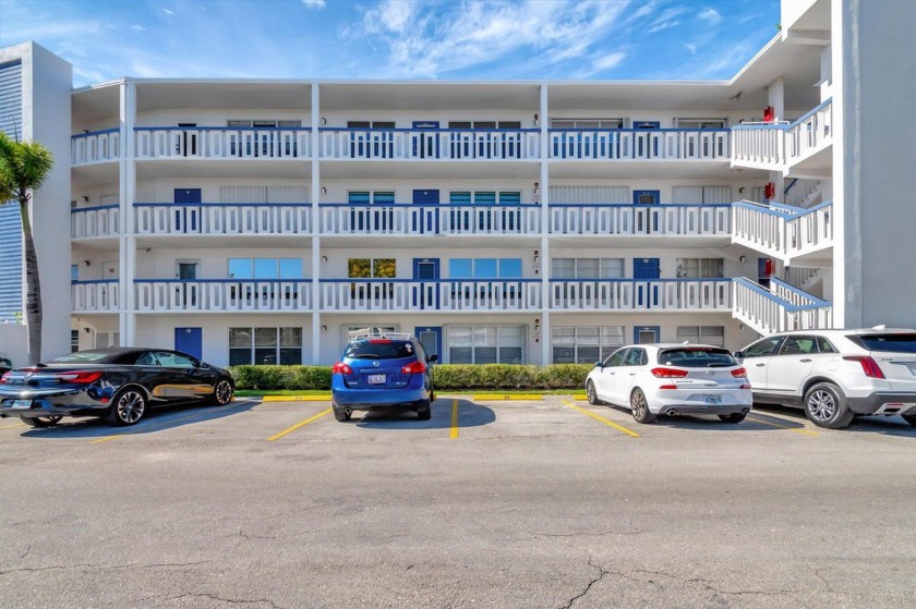 Beautifully maintained and fully furnished 2BR/2BA condo located - Beach Condo for sale in West Palm Beach, Florida on Beachhouse.com