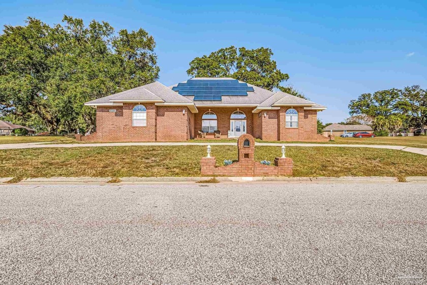 **Virtual Tour** .74 acres(Largest lot in Marcus Lake) Welcome - Beach Home for sale in Pensacola, Florida on Beachhouse.com