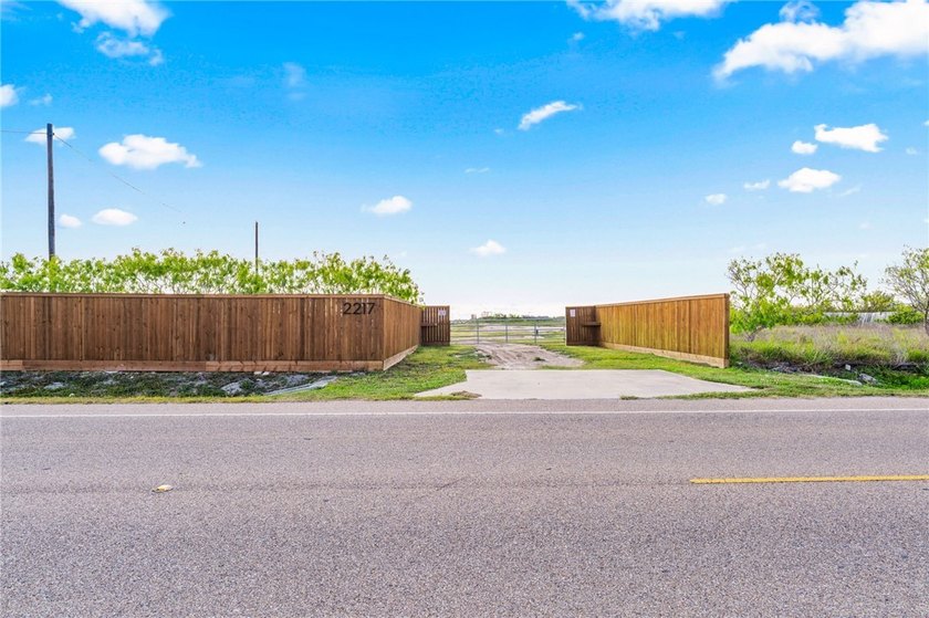 Looking for a waterfront lot to build your dream home on? Look - Beach Lot for sale in Corpus Christi, Texas on Beachhouse.com