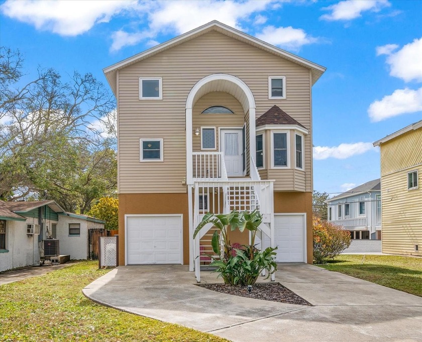 Under contract-accepting backup offers. LIVE IN THE MIDDLE OF - Beach Home for sale in Palm Harbor, Florida on Beachhouse.com