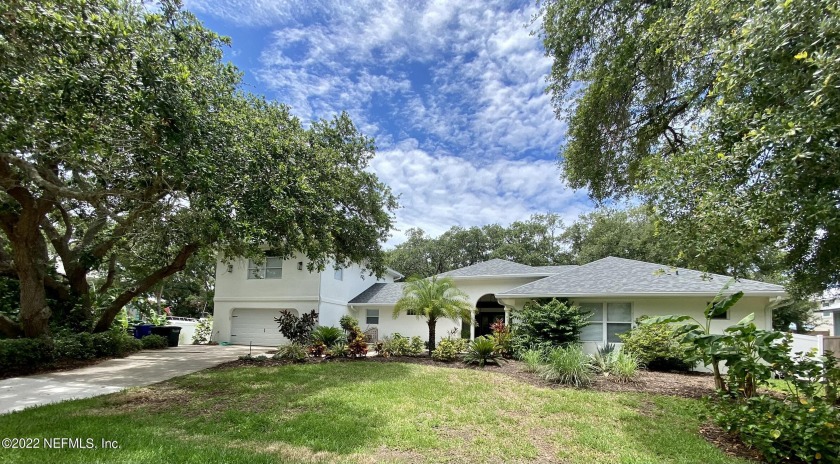 This sprawling 5bed/3.5bath home sits perfectly between the - Beach Home for sale in ST Augustine, Florida on Beachhouse.com