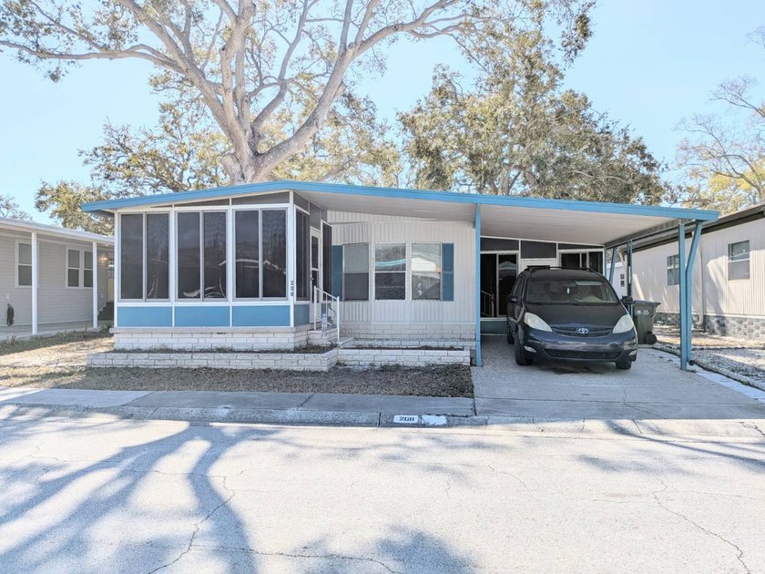 NEW Rubber Roof with Transferable Warranty. HVAC 2022. New - Beach Home for sale in Clearwater, Florida on Beachhouse.com