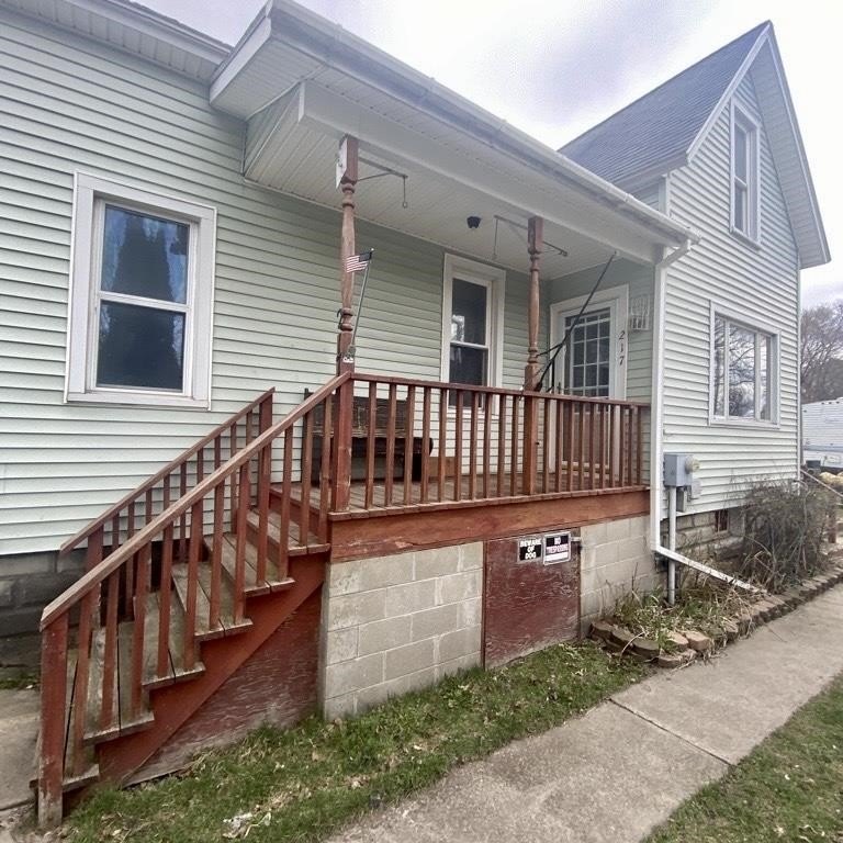 Built in 1900, this 1,250 sq ft residence sits on a 4,356 sq ft - Beach Home for sale in Manistee, Michigan on Beachhouse.com