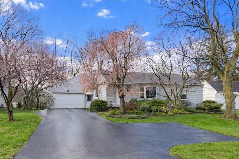Settle into something special in this timeless Gates ranch! - Beach Home for sale in Rochester, New York on Beachhouse.com