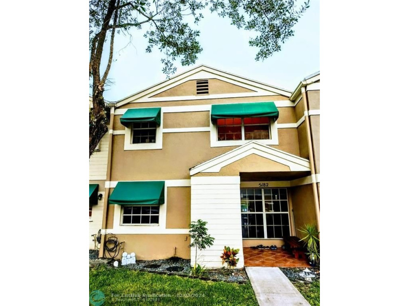 This charming two-story townhouse is situated in the desirable - Beach Townhome/Townhouse for sale in Cooper City, Florida on Beachhouse.com