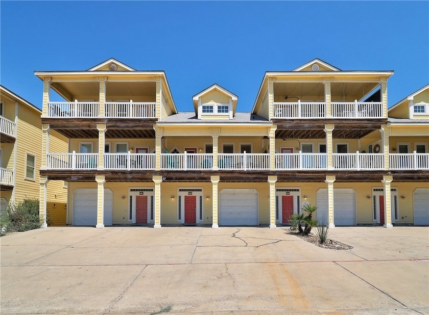 This beautifully appointed 3-bedroom townhouse is located in a - Beach Townhome/Townhouse for sale in Port Aransas, Texas on Beachhouse.com