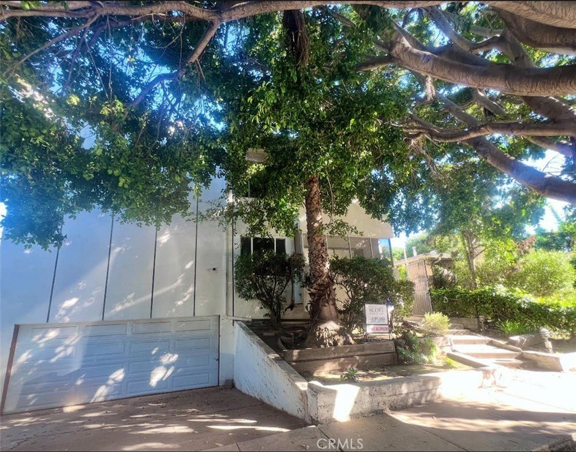 We are proud to present a rare opportunity to acquire a - Beach Apartment for sale in Santa Monica, California on Beachhouse.com