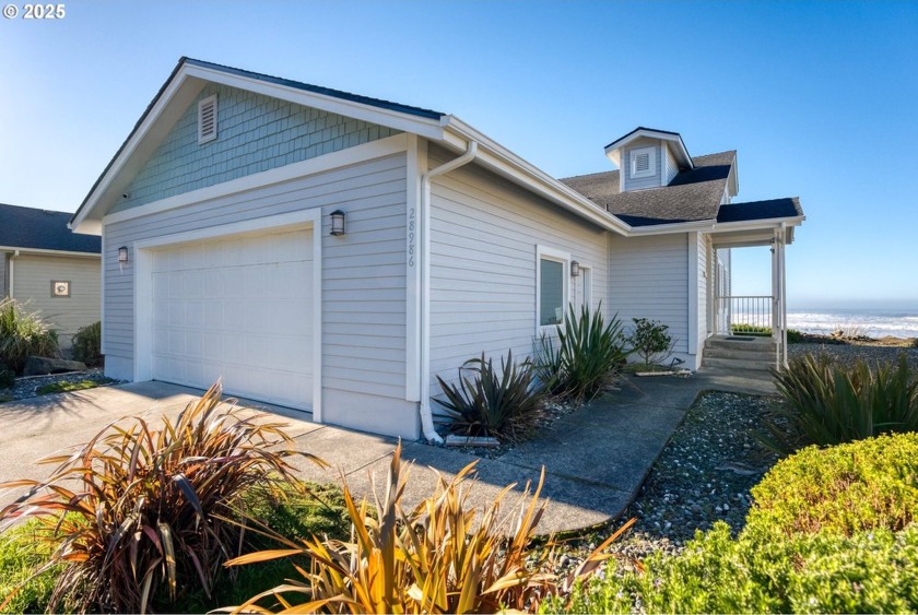 Relax, Reconnect, and Recharge in this Oceanfront Retreat with - Beach Home for sale in Gold Beach, Oregon on Beachhouse.com