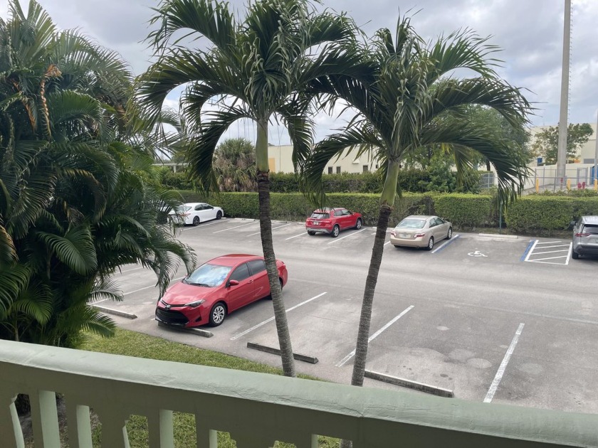 1/1 VERY CLEAN AND WELL KEPT. LAUNDRY IN THE SAME FLOOR (2) - Beach Condo for sale in Palm Springs, Florida on Beachhouse.com