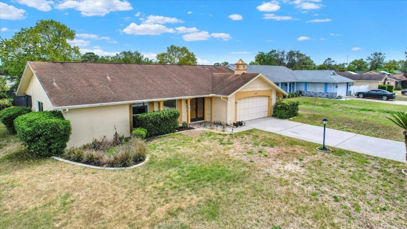 Welcome to your new pool home, this 3-bedroom, 3 bath home, has - Beach Home for sale in Spring Hill, Florida on Beachhouse.com