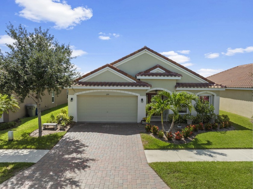 Lakefront Immaculate 2015 Built 3BR 2BA Plus Den/4th BR Home in - Beach Home for sale in Vero Beach, Florida on Beachhouse.com