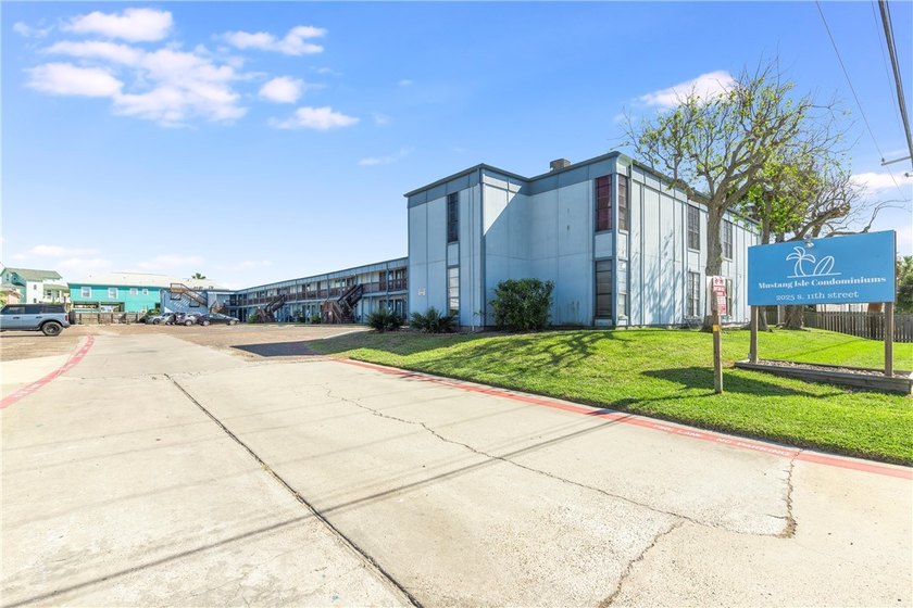 SUPER-ADORABLE 1-BEDROOM CONDO! Nestled in the heart of Port - Beach Condo for sale in Port Aransas, Texas on Beachhouse.com