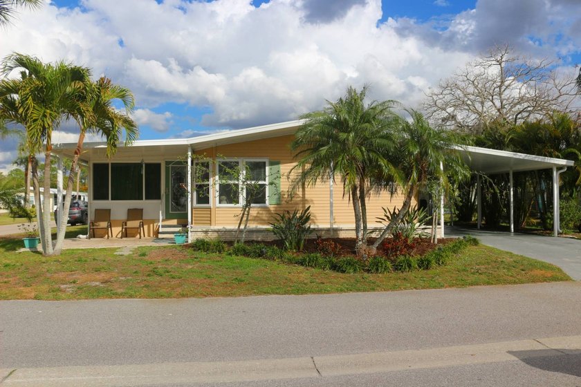 A highly desired corner lot with a magnificent 2-bedroom 2-bath - Beach Home for sale in Sarasota, Florida on Beachhouse.com