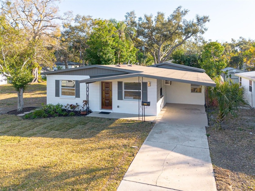 Completely remodeled 1957 Florida home that beautifully blends - Beach Home for sale in St. Petersburg, Florida on Beachhouse.com