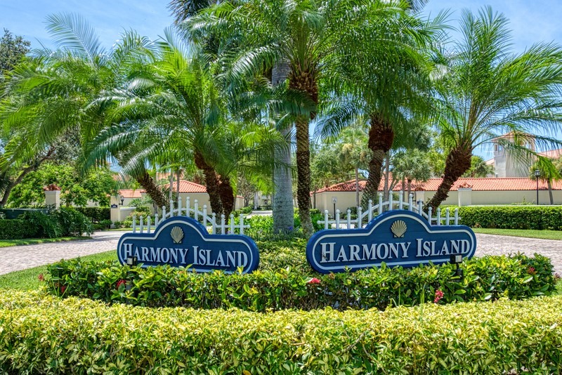 REPIPED. LOOK NO FURTHER! GRAND HARBOR IS THE ULTIMATE - Beach Home for sale in Vero Beach, Florida on Beachhouse.com