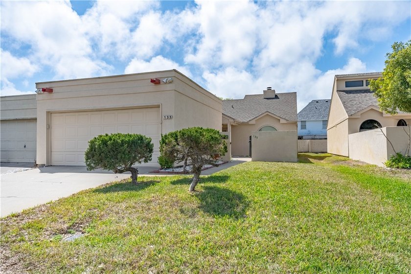 Welcome to this beautifully updated patio garden home in the - Beach Townhome/Townhouse for sale in Rockport, Texas on Beachhouse.com